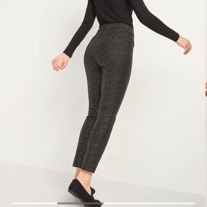 Old Navy Pixie Pant size 8